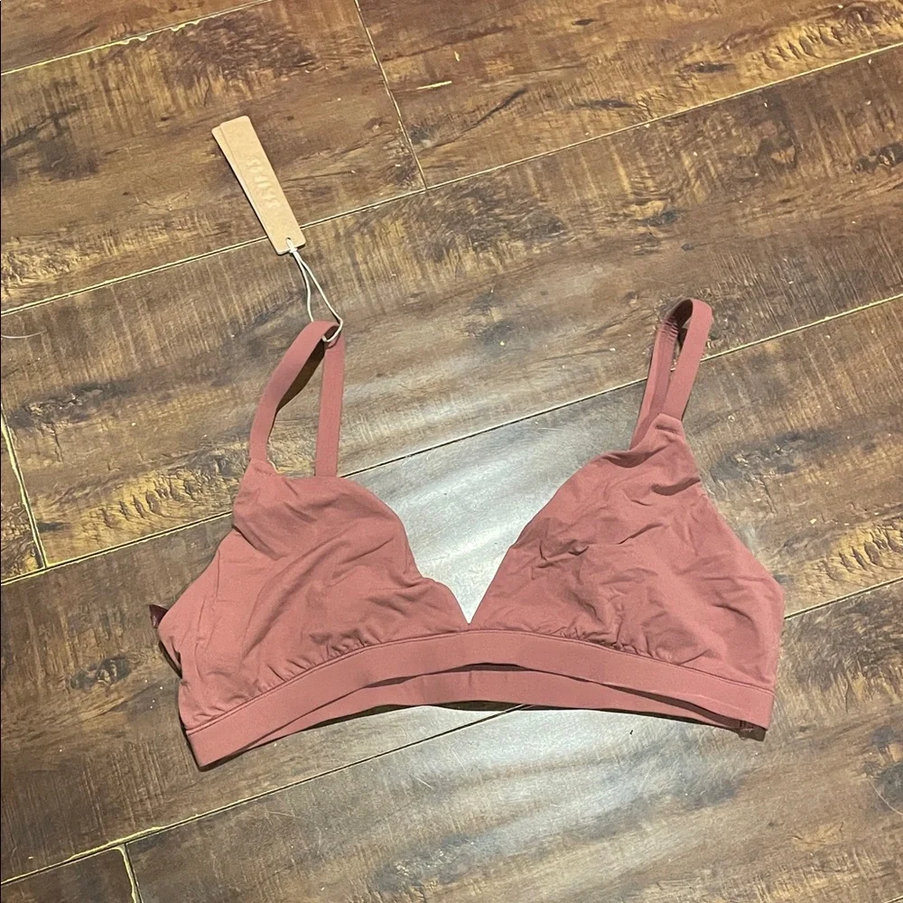 SKIMS
Fits Everybody Triangle 
Bralette - Picture 3 of 5